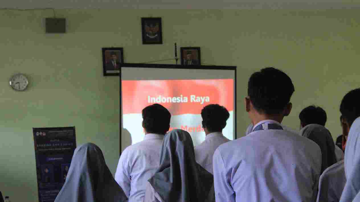 Dokumentasi Menyanyikan Lagu Indonesia Raya